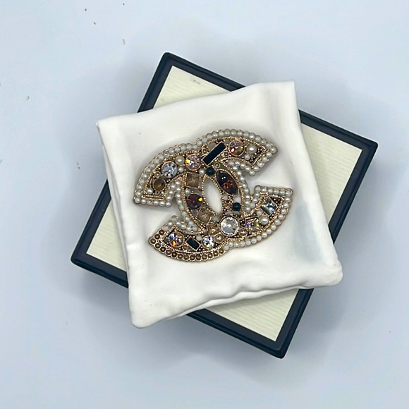 CHANEL vintage brooch - Picture 1 of 4
